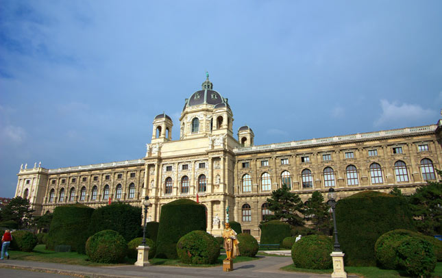 ���R�j������