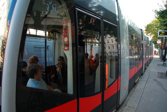 �g����